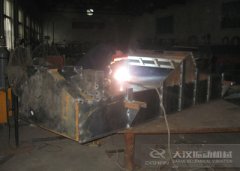 三層直線振動(dòng)篩生產(chǎn)車(chē)間